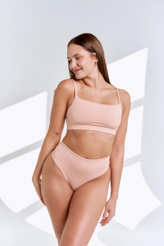Easy top Nude