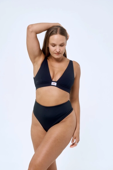 czarne szorty wydłużające nogi do pole dance